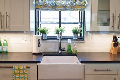 Example of a minimalist kitchen design in Cincinnati