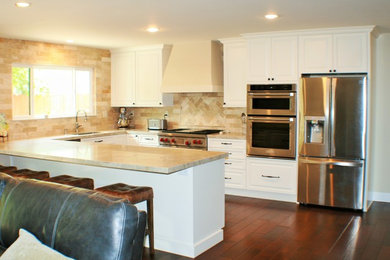 Kitchen - traditional kitchen idea in Other