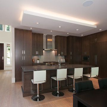 Sophisticated and Sleek Kitchen & Bar