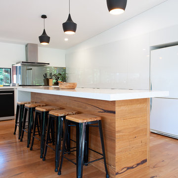 Sorrento Beach House - Modern Kitchen Design