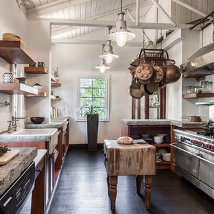 75+ Landhausstil Küchen mit Küchenrückwand in Metallic Ideen & Bilder