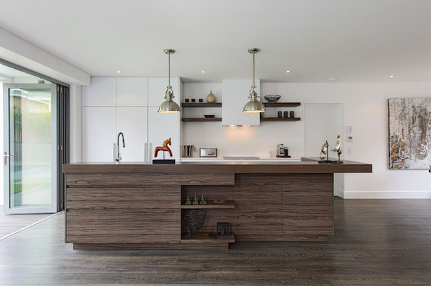 Contemporary Kitchen by CAPITAL BUILDING