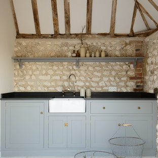 Rustic kitchen appliance - Example of a mountain style kitchen design in Other