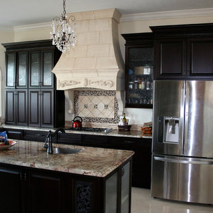 Mediterranean kitchen remodeling - Kitchen - mediterranean kitchen idea in Miami
