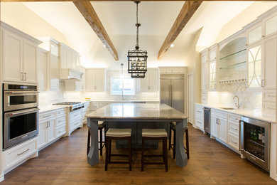 Example of a farmhouse kitchen design in Dallas