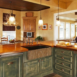 Traditional kitchen pictures - Elegant kitchen photo in Dallas