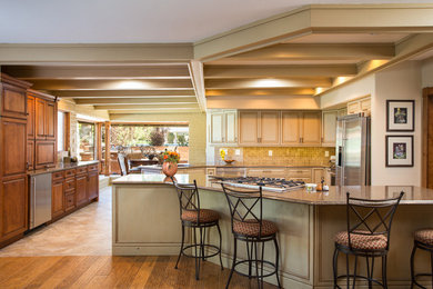 Design ideas for a large retro l-shaped kitchen in Phoenix with an island.