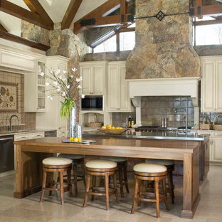 75+ Küchen mit beigen Schränken und zwei Kücheninseln Ideen & Bilder