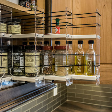 Spice rack pull-out shelving