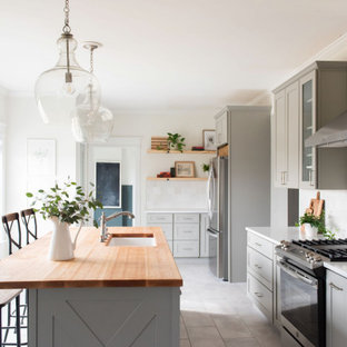 This is an example of an arts and crafts kitchen in Nashville.