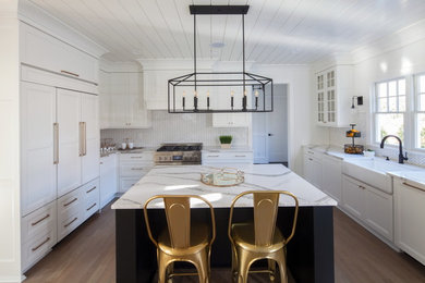 Inspiration for a large classic u-shaped kitchen in New York with shaker cabinets, white cabinets and an island.