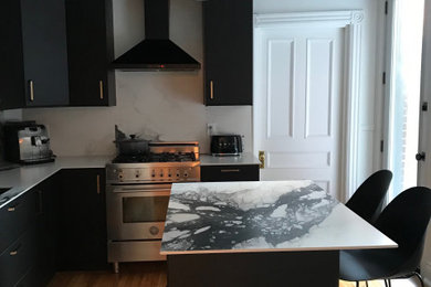 モントリオールにあるおしゃれなキッチンの写真