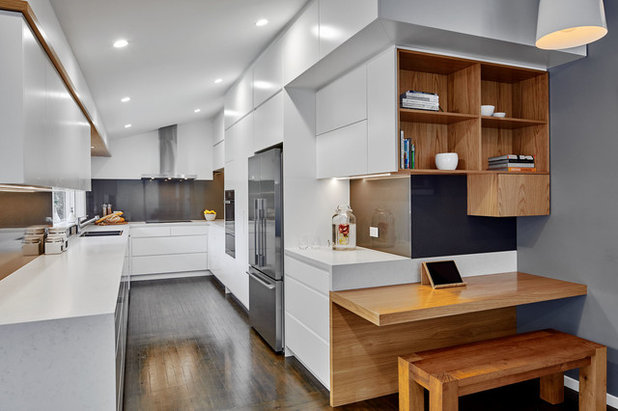 Contemporary Kitchen by St James Whitting