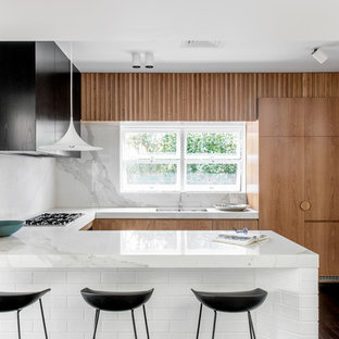 Photo of a midcentury kitchen in Brisbane.