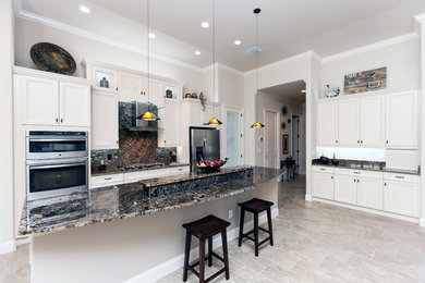 Design ideas for a classic kitchen in Orlando.