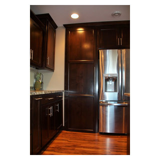 Staggered Kitchen Cabinets With Hidden Pantry Modern Kitchen   Staggered Kitchen Cabinets With Hidden Pantry Brenny Custom Cabinets Inc Img~0f41992705253984 0971 1 D343fd2 W320 H320 B1 P10 