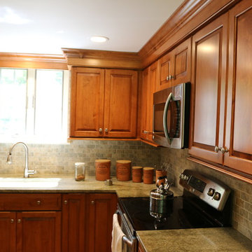 Stained Maple Kitchen Cabinets