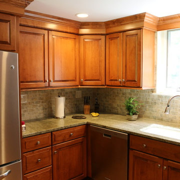 Stained Maple Kitchen Cabinets