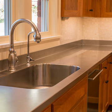 Stainless countertops/Fountain City