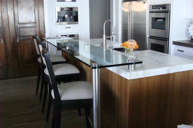 Example of a kitchen design in Orange County