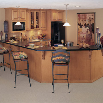 StarMark Cabinetry Kitchen in Maple finished in Honey