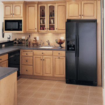 StarMark Cabinetry Kitchen in Maple finished in Honey