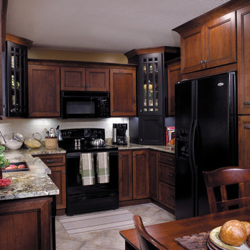 StarMark Cabinetry Kitchen Remodel in two colors