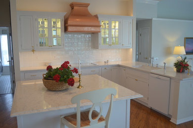 This is an example of a kitchen in Tampa.