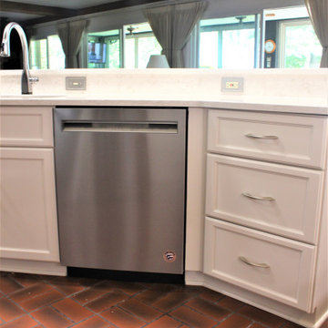 Starmark Kitchen in Maple Stratford Macadamia