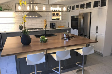 Example of a kitchen design in Ottawa