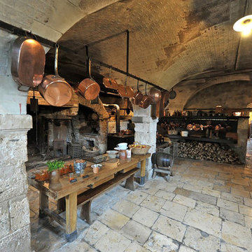 Stone Floor – Antique, Reclaimed Limestone ‘Dalle de Bourgogne’ pavers