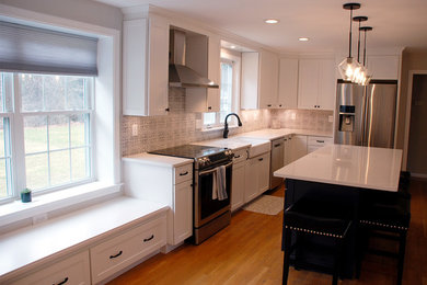 Eat-in kitchen - mid-sized traditional u-shaped light wood floor and brown floor eat-in kitchen idea in Boston with a farmhouse sink, shaker cabinets, white cabinets, marble countertops, multicolored backsplash, slate backsplash, stainless steel appliances, an island and white countertops