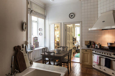 Inspiration for a timeless kitchen remodel in Stockholm