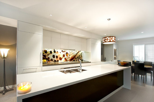 Contemporary Kitchen by Mint Kitchen Group
