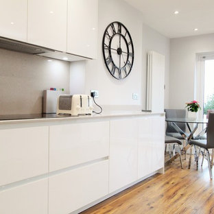 75+ Küchen mit Küchenrückwand in Schwarz und türkiser Arbeitsplatte