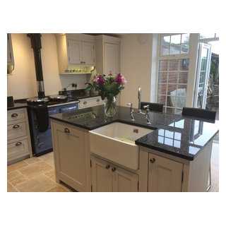 Sue - Traditional - Kitchen - Cheshire - by Classic Kitchens Direct | Houzz