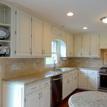 Sugar Grove // Traditional Refinished Kitchen