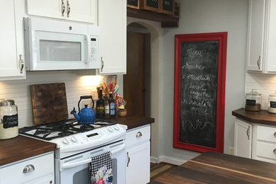 Kitchen - traditional kitchen idea in Cincinnati