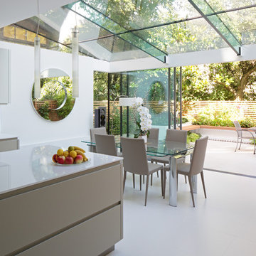 Sunshine and elegance in North London suburb
