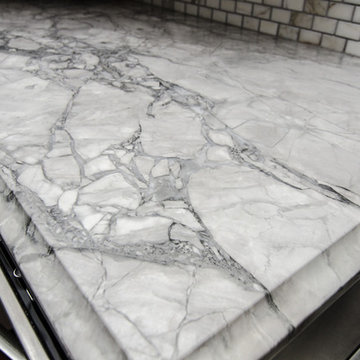 Super White Quartzite with Calcatta Gold Tile
