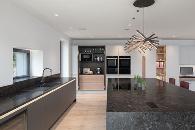 Photo of an expansive contemporary kitchen in Hertfordshire.