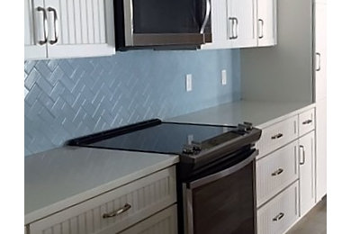 Inspiration for a coastal kitchen remodel in Tampa