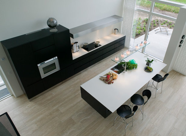 Modern Kitchen by Kubik Indretning Aps