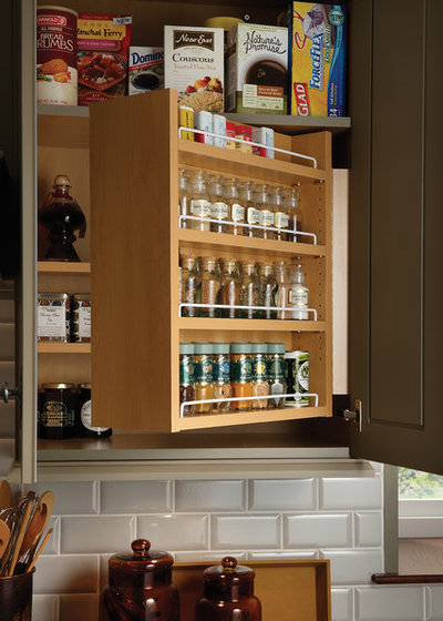 トラディショナル キッチン by Wood-Mode Fine Custom Cabinetry