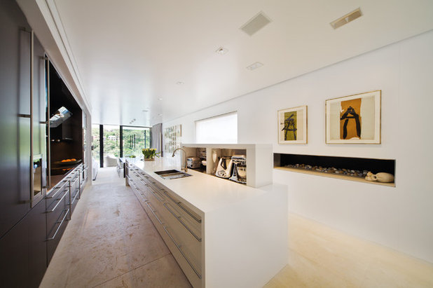Modern Kitchen by Dale Jones-Evans Pty Ltd Architecture