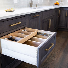 https://www.houzz.com/hznb/photos/taheri-kitchen-design-transitional-kitchen-dc-metro-phvw-vp~158086944
