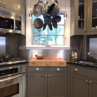 Example of a kitchen design in Minneapolis