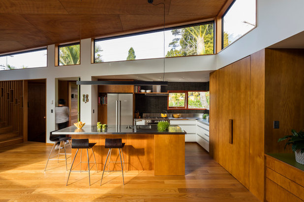 Contemporary Kitchen by Megan Edwards Architects