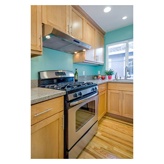 https://st.hzcdn.com/fimgs/pictures/kitchens/teal-kitchen-in-duplex-bill-fry-construction-wm-h-fry-const-co-img~ac61eb2801092db3_7506-1-ff46730-w320-h320-b1-p10.jpg