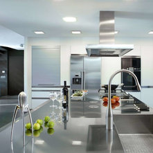 Contemporary Kitchen by Jordi Vayreda Projectteam
